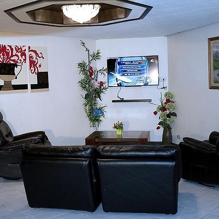 Manila Bay Serviced Apartments מראה חיצוני תמונה