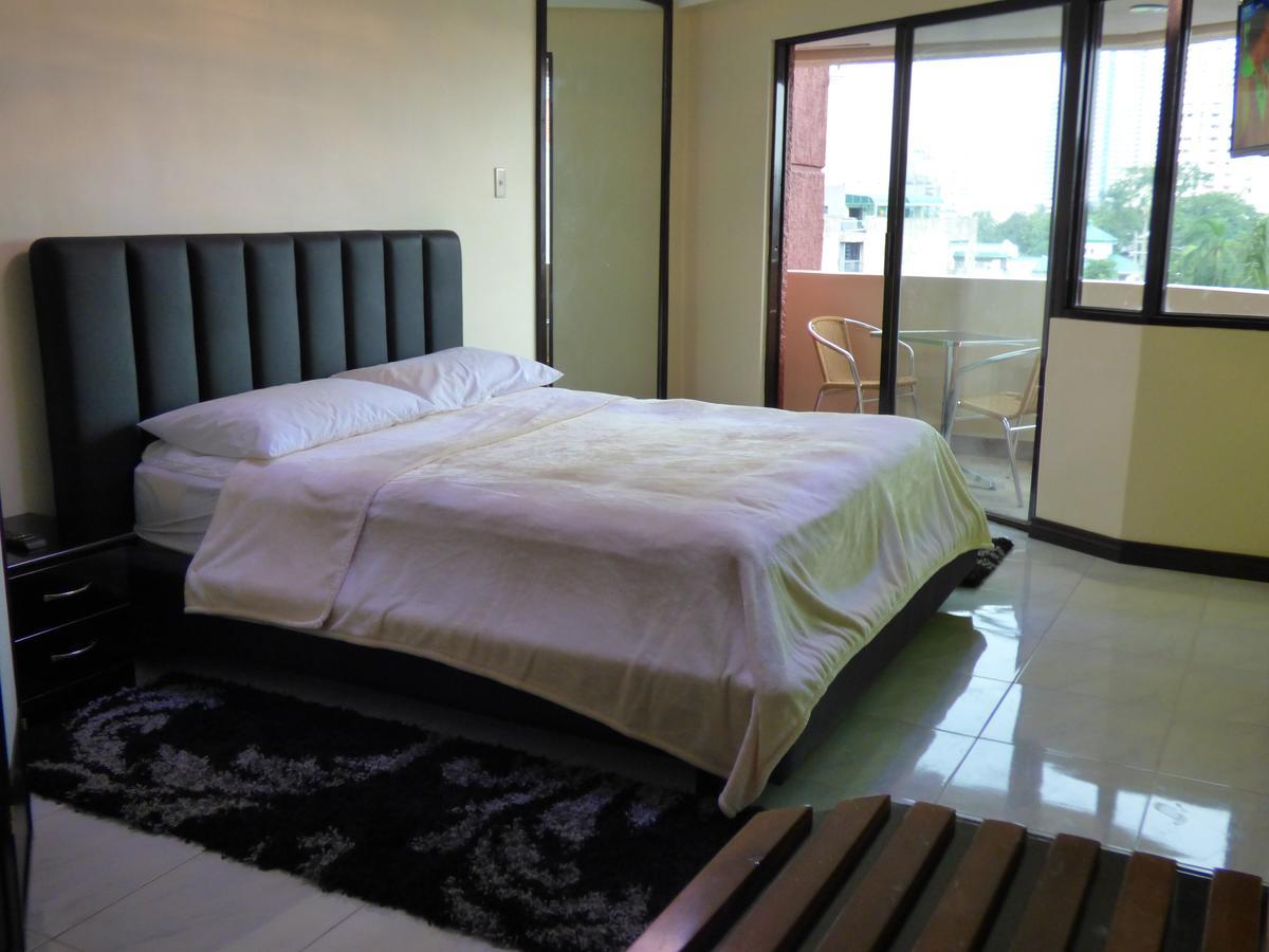Manila Bay Serviced Apartments מראה חיצוני תמונה