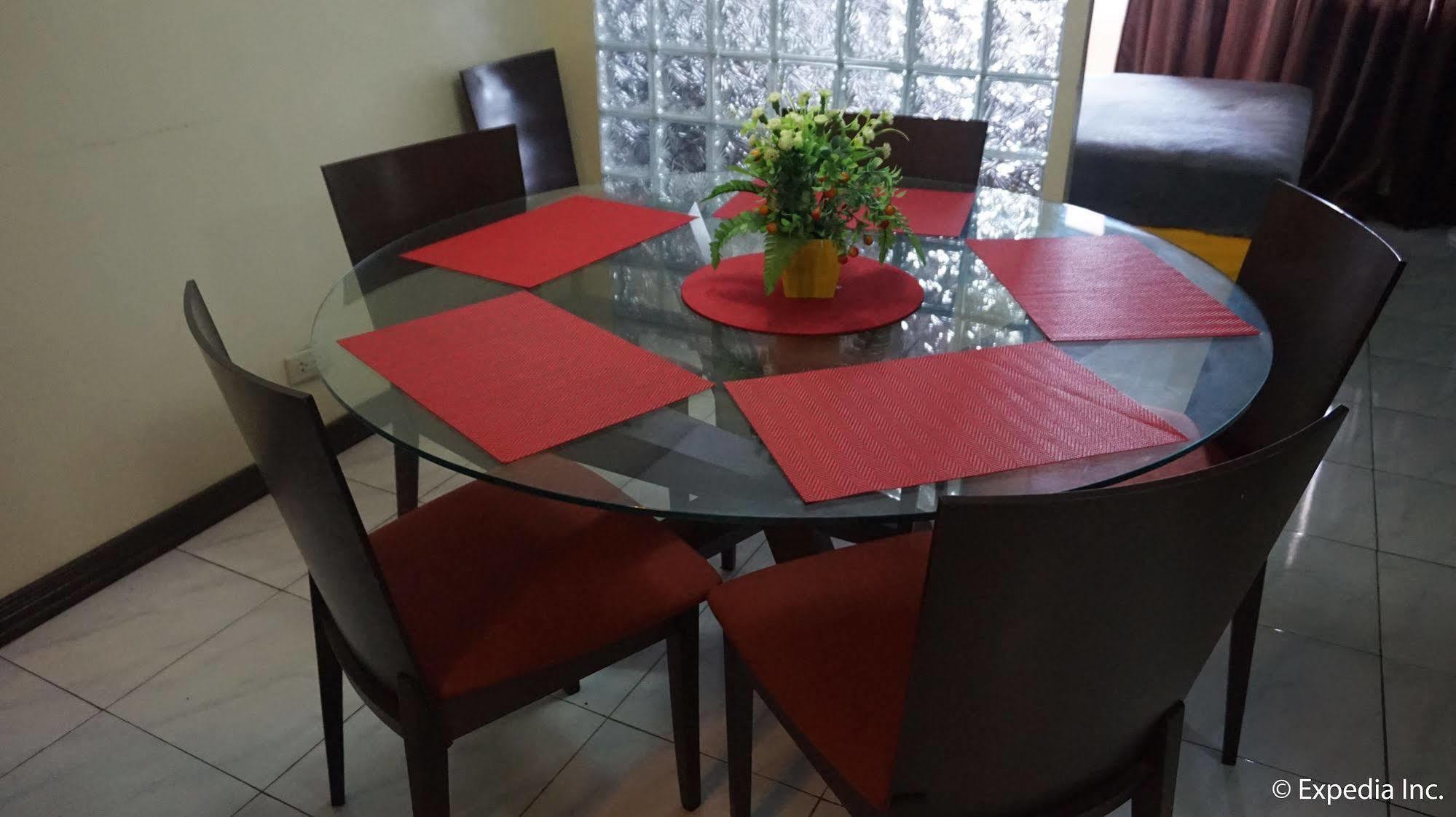 Manila Bay Serviced Apartments מראה חיצוני תמונה